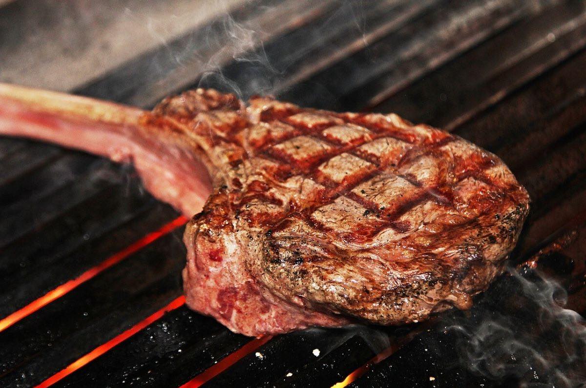 Corte de Carne Tomahawk: ¿Qué es y Cómo se cocina?
