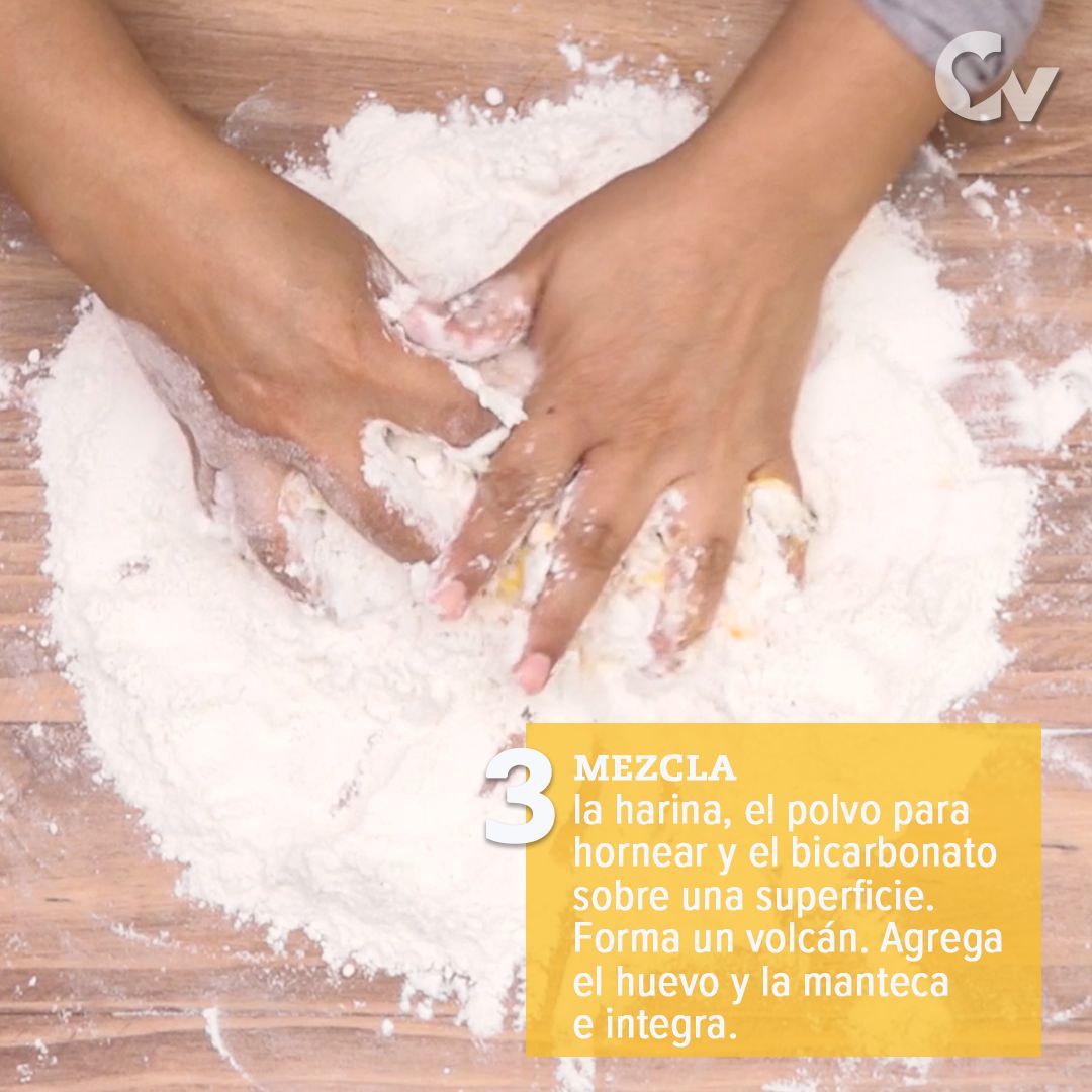 Mezcla la harina