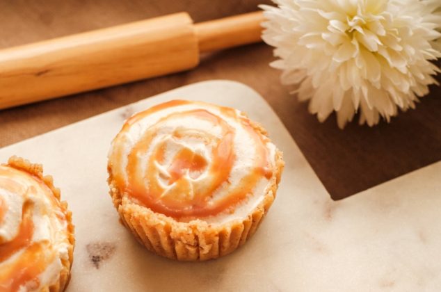 Receta de deliciosos Mini Cheesecake de roles de canela