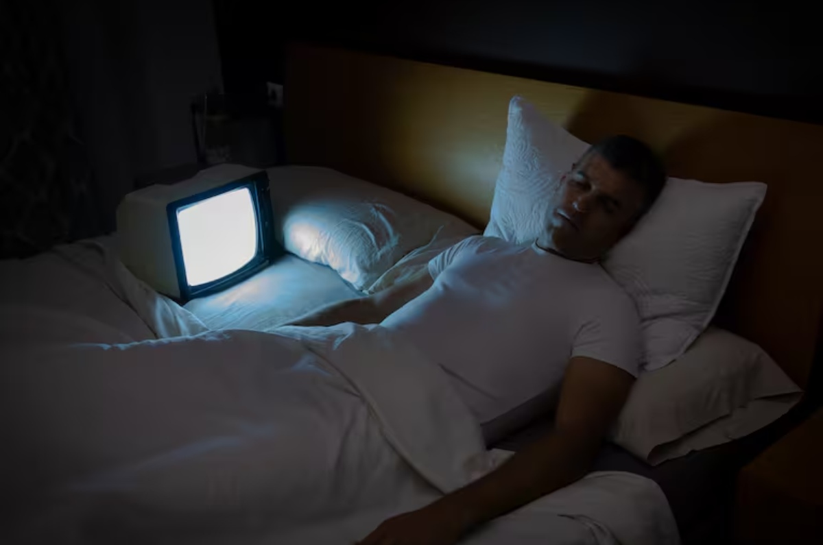 dormir con la televisión prendida