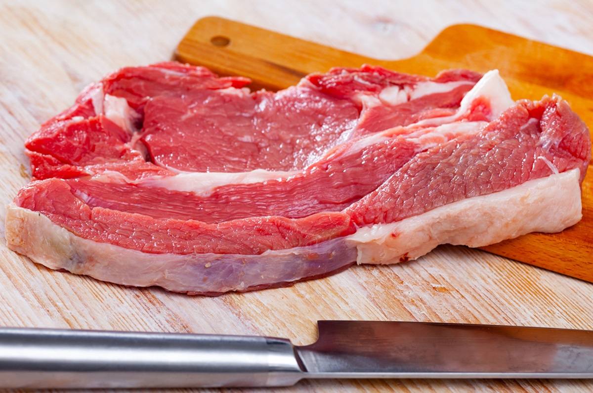 Truco para evitar que la carne se encoja al cocinarla