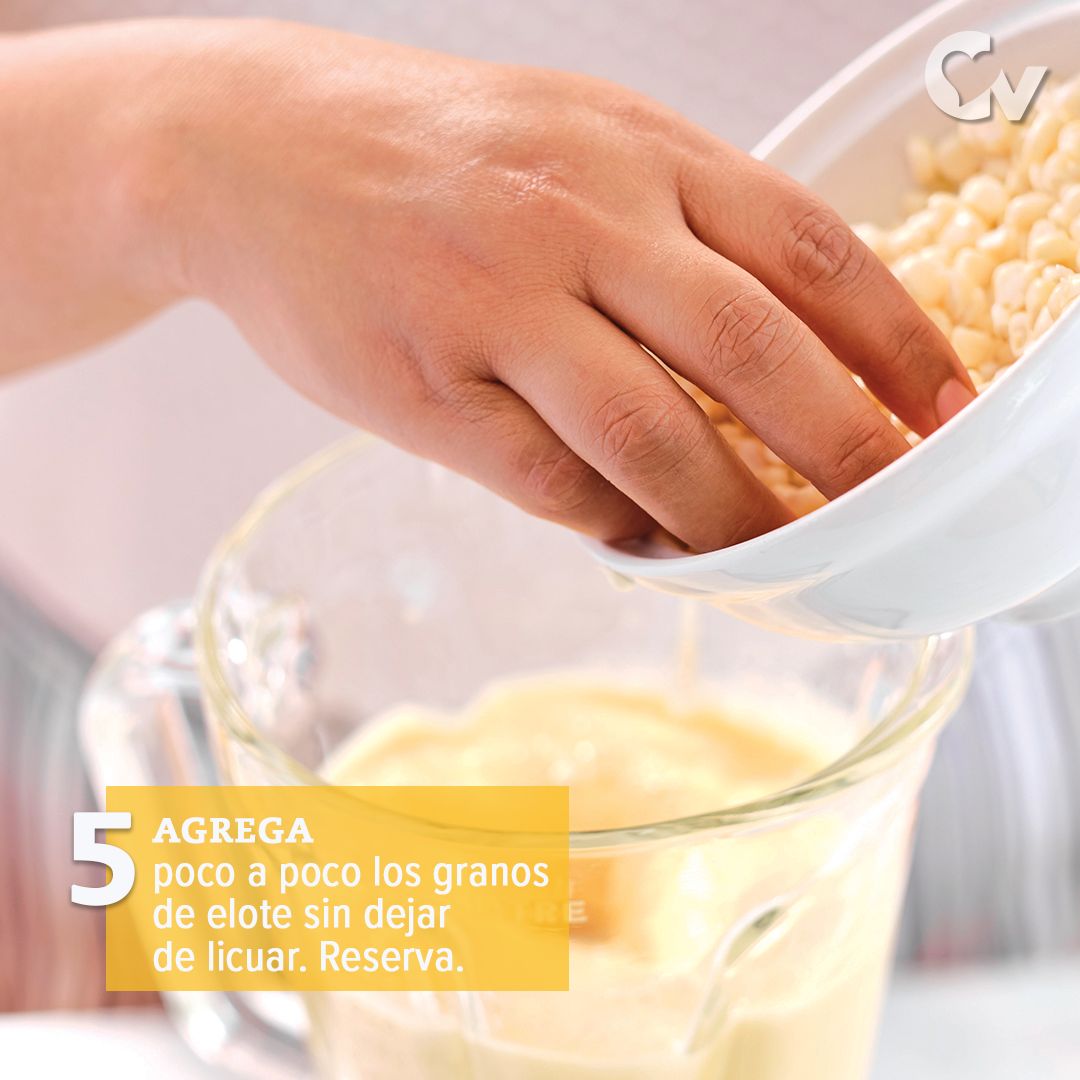 Agrega los granos de elote