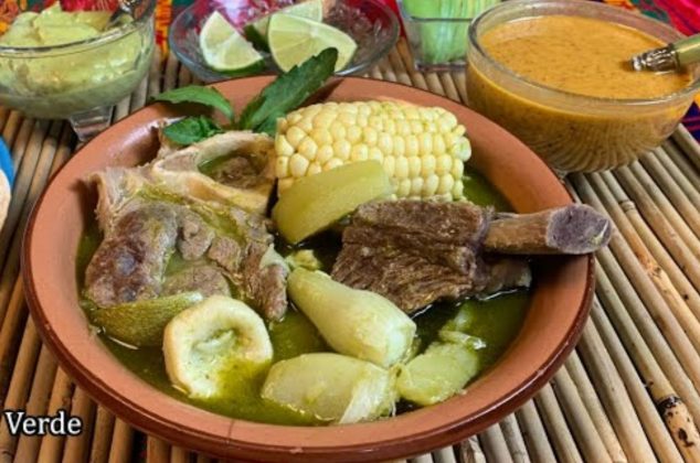 Mole de olla verde