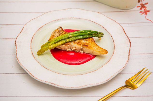 Receta de pescado con salsa de betabel