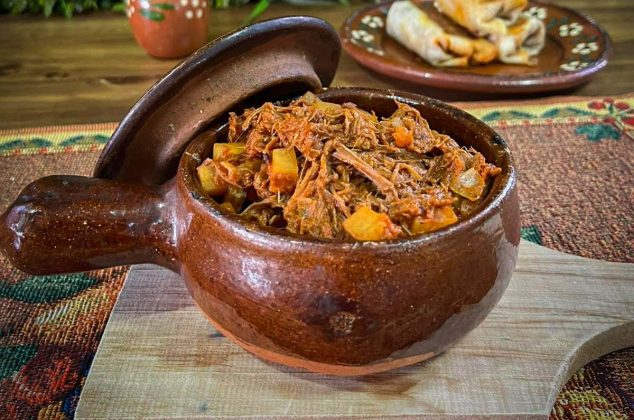 Receta de guisado de carne deshebrada con papas