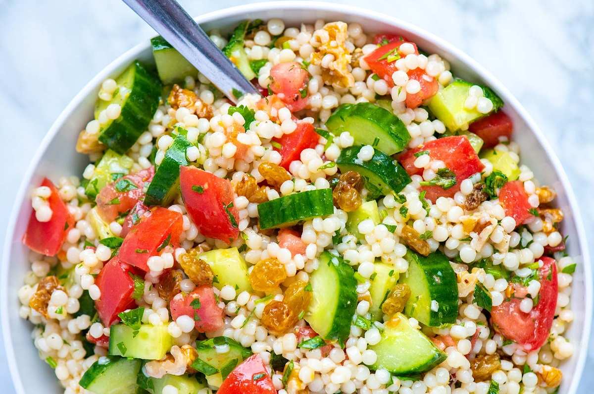 Ensalada de Municiones con brócoli, jitomate y tocino