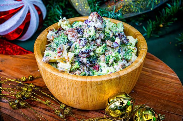 Cómo preparar ensalada navideña de brócoli en 3 pasos