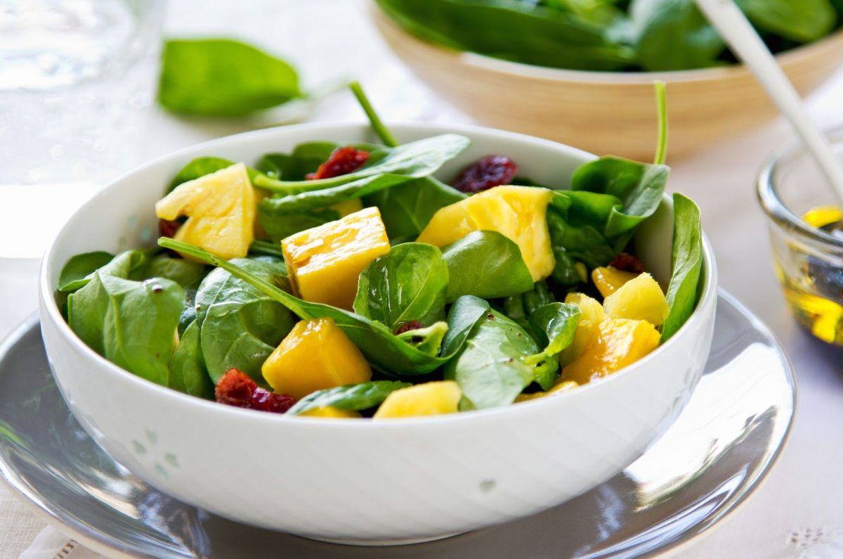 Ensalada de piña y nueces