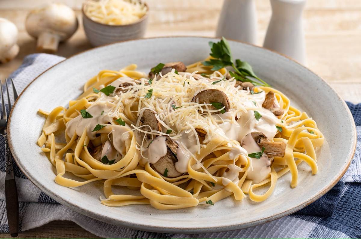 Espagueti con carne molida y champiñones