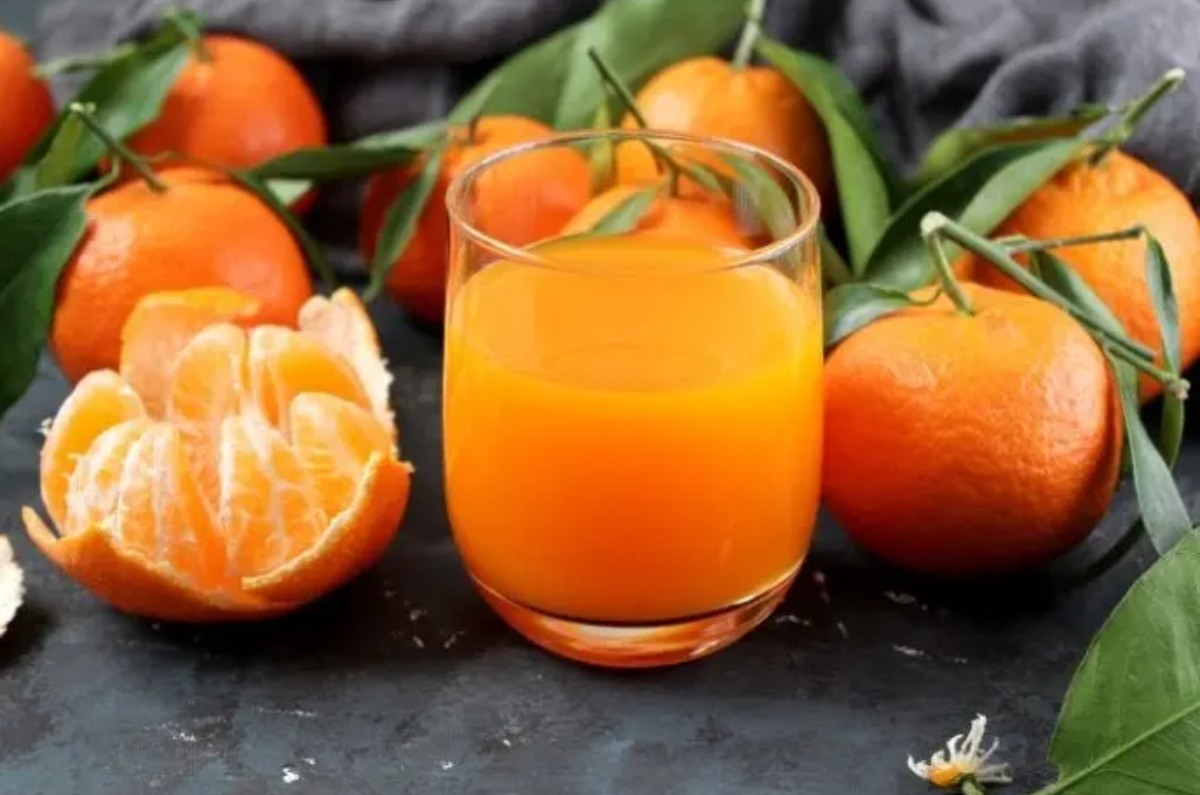 beneficios de tomar jugo de mandarina