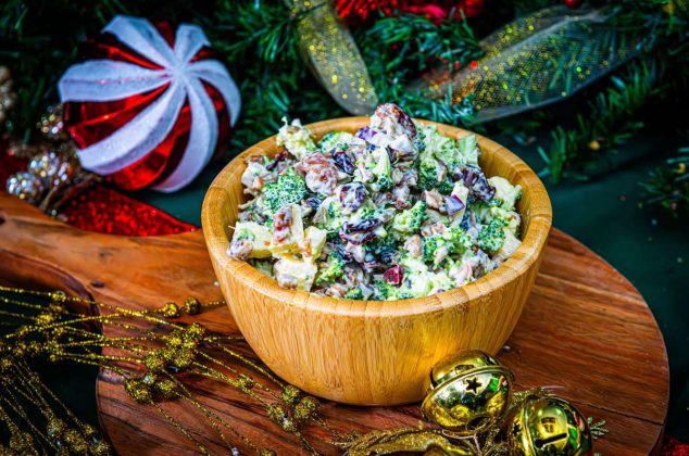 Ensalada navideña de brócoli en 3 pasos