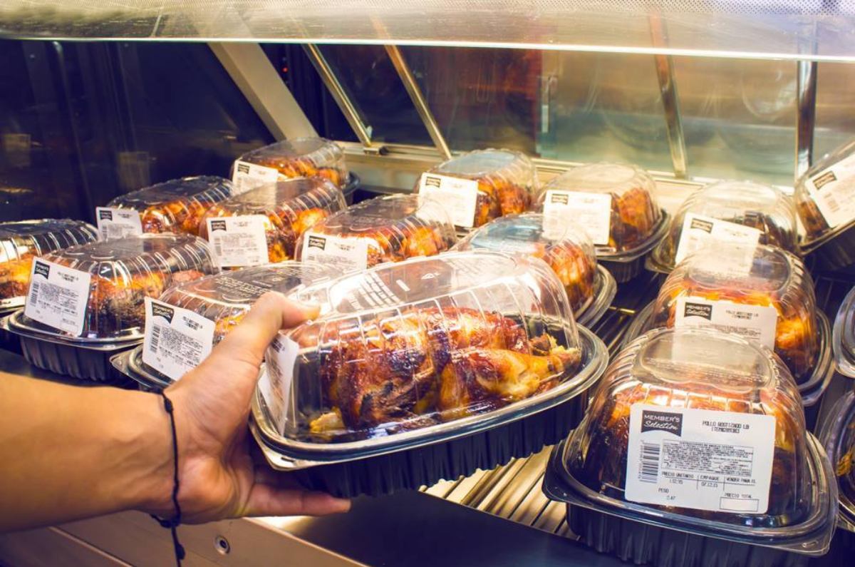 es peligroso comer pollo en charola