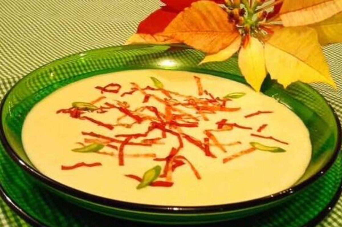 flores de nochebuena en la cocina