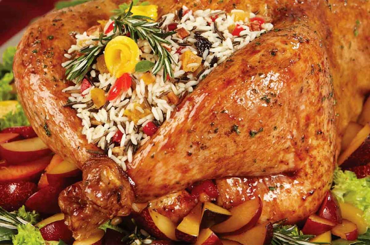 Pavo relleno de arroz salvaje