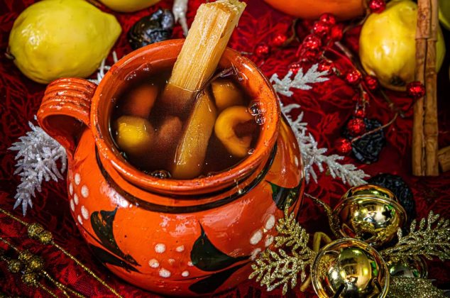 Receta de ponche de frutas navideño