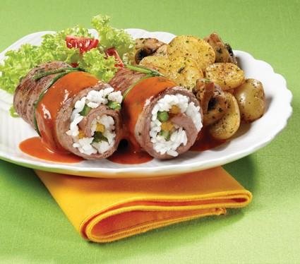 Rollitos de milanesa de res con arroz