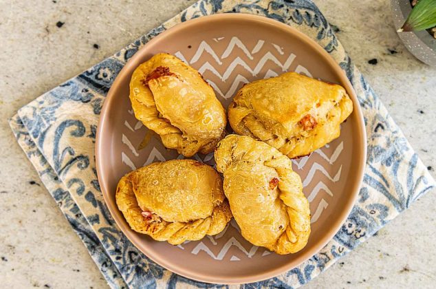El equilibrio perfecto entre lo crujiente y lo cremoso: empanadas de jamón y queso