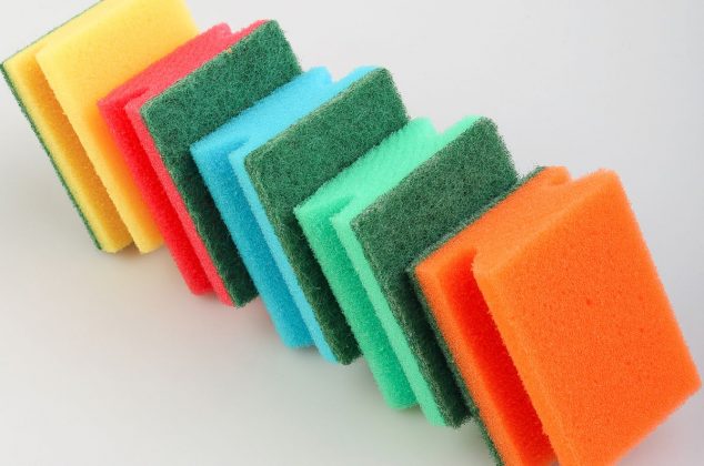¿Qué significan los diferentes colores de las esponjas para lavar y cómo usarlas?