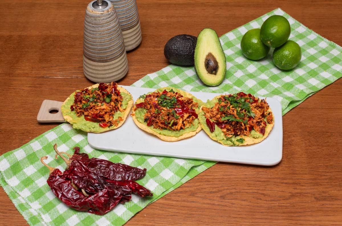 chicharrón de pollo en tostadas