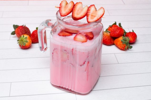 Receta de agua de fresa cremosa, refrescante y deliciosa