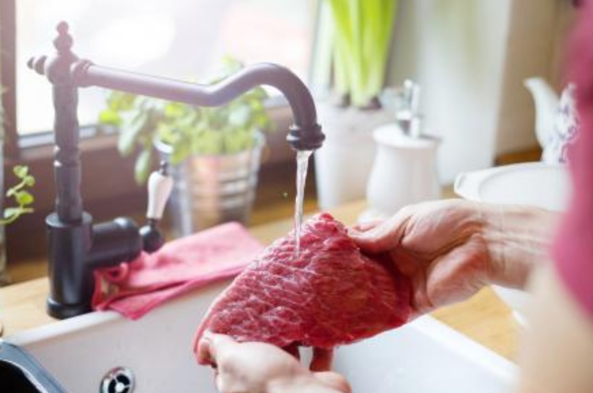 Descongelar la carne a chorro de agua