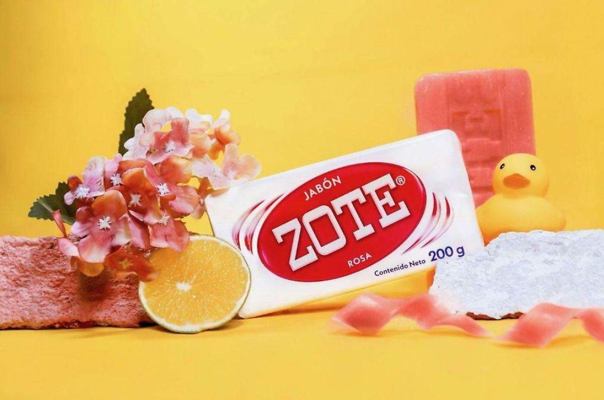 Como lo mencionamos anteriormente, el jabón Zote rosa está hecho con los mismos ingredientes que el blanco. 
