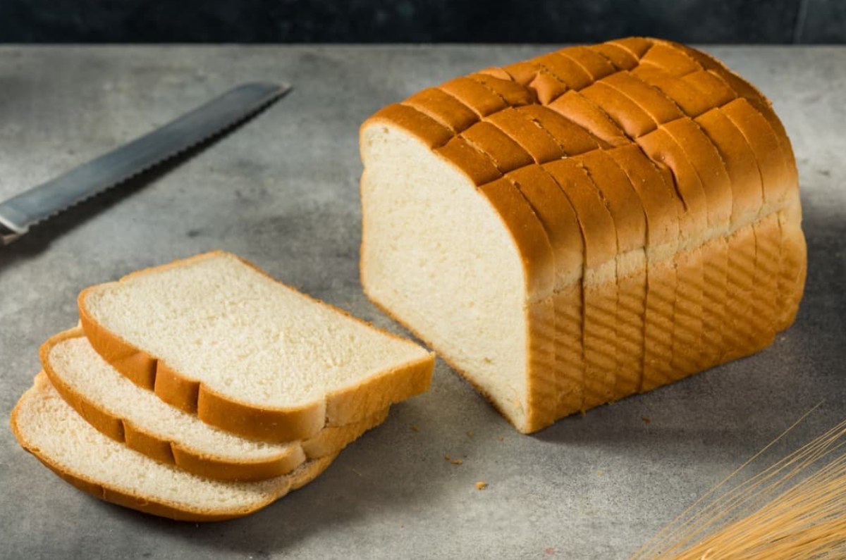 Características de los panes analizados, como azúcares totales, proteína, grasa, fibra, contenido energético, calidad sanitaria y precio. Foto: especial