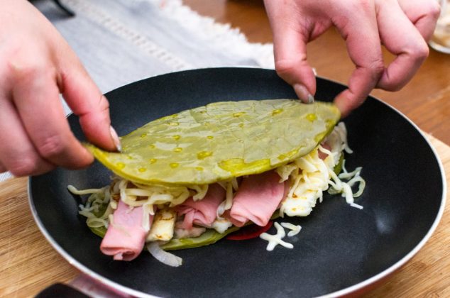 Receta de nopal relleno de queso y jamón ¡en 15 minutos!