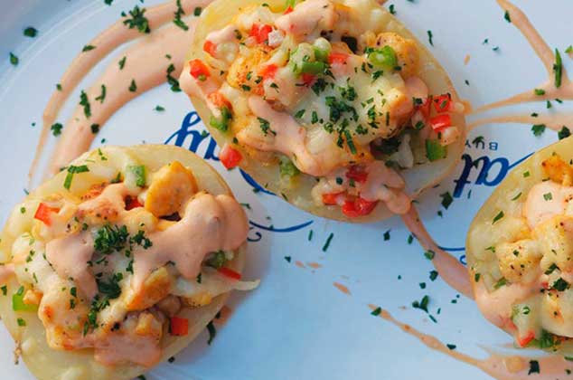 Receta de papa al horno rellena de pollo y queso