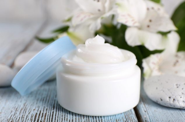Esta es la crema corporal que sí humecta y aclara la piel, según Profeco