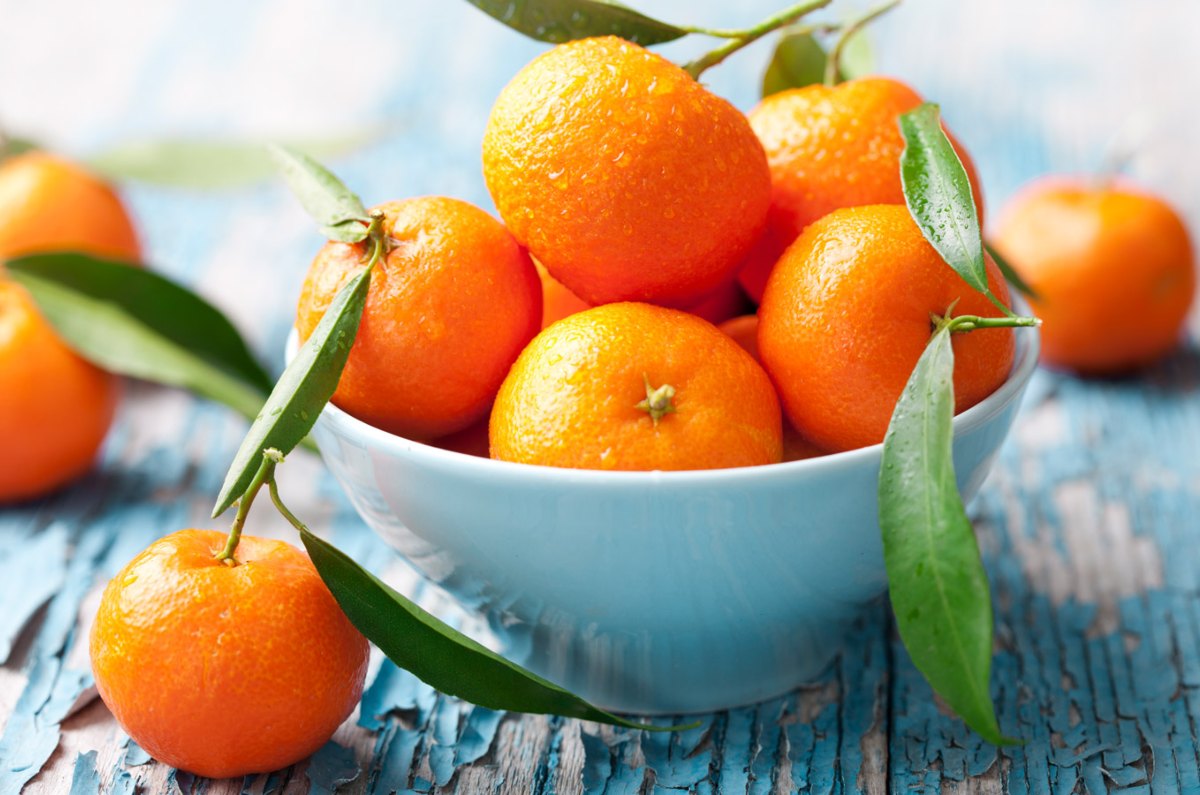 forma correcta de cortar y pelar una mandarina