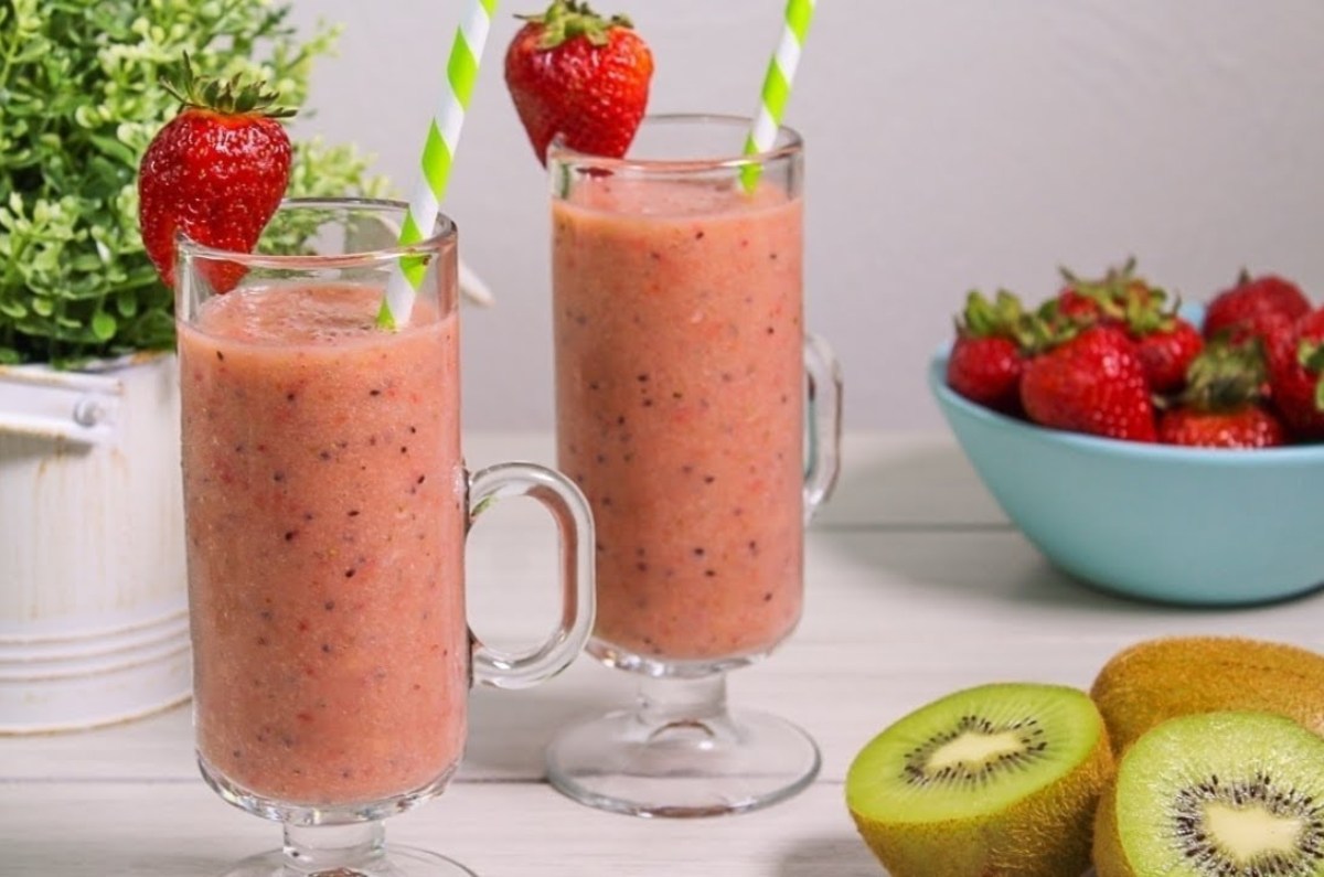 Licuado de fresas con yogur y kiwi