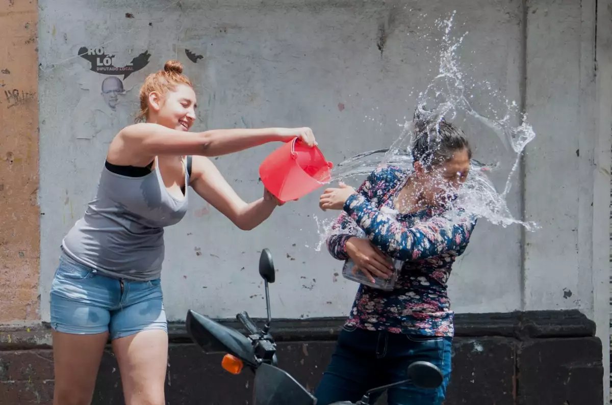multas por tirar agua