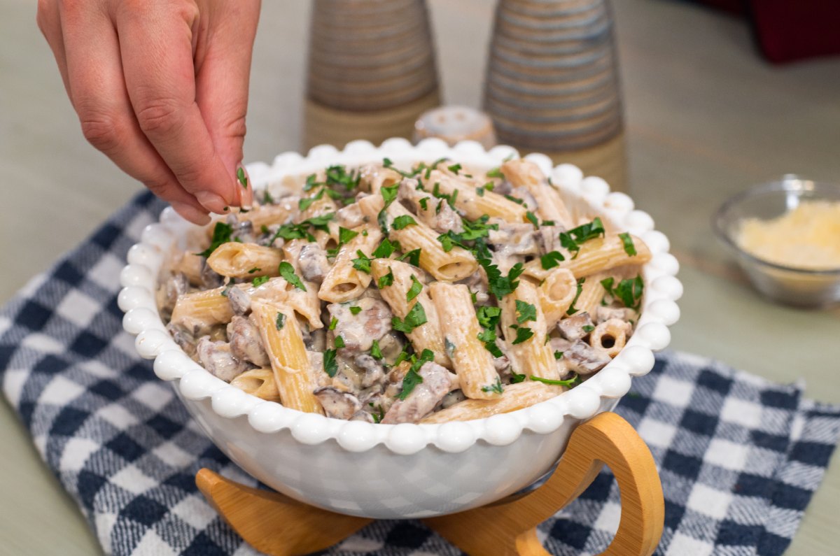 Receta de pasta cremosa con carne, lista en 20 minutos