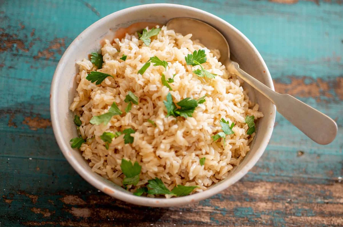 7 consejos para cocinar y consumir arroz para evitar picos de glucosa en la sangre