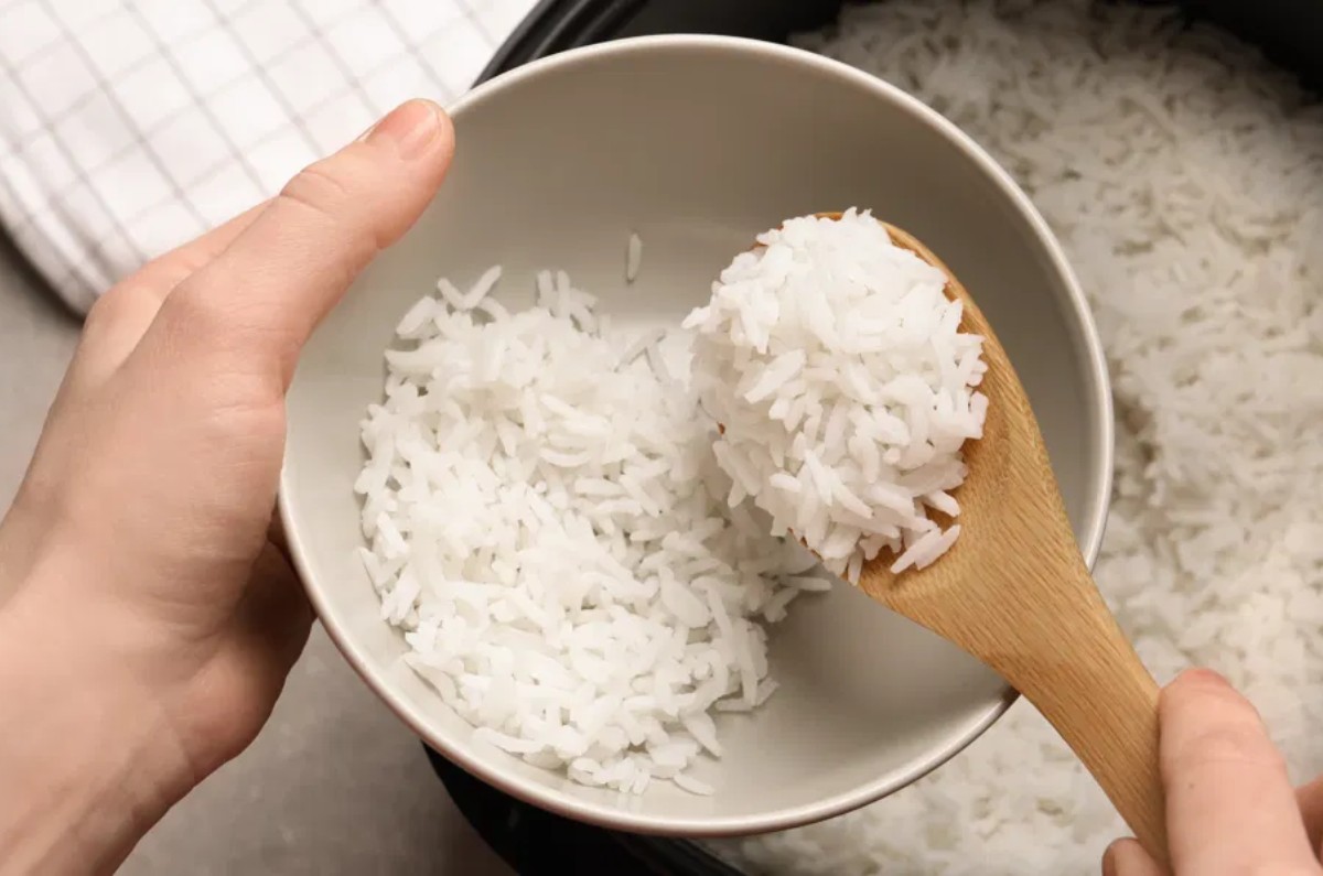 7 consejos para cocinar y consumir arroz para evitar picos de glucosa en la sangre