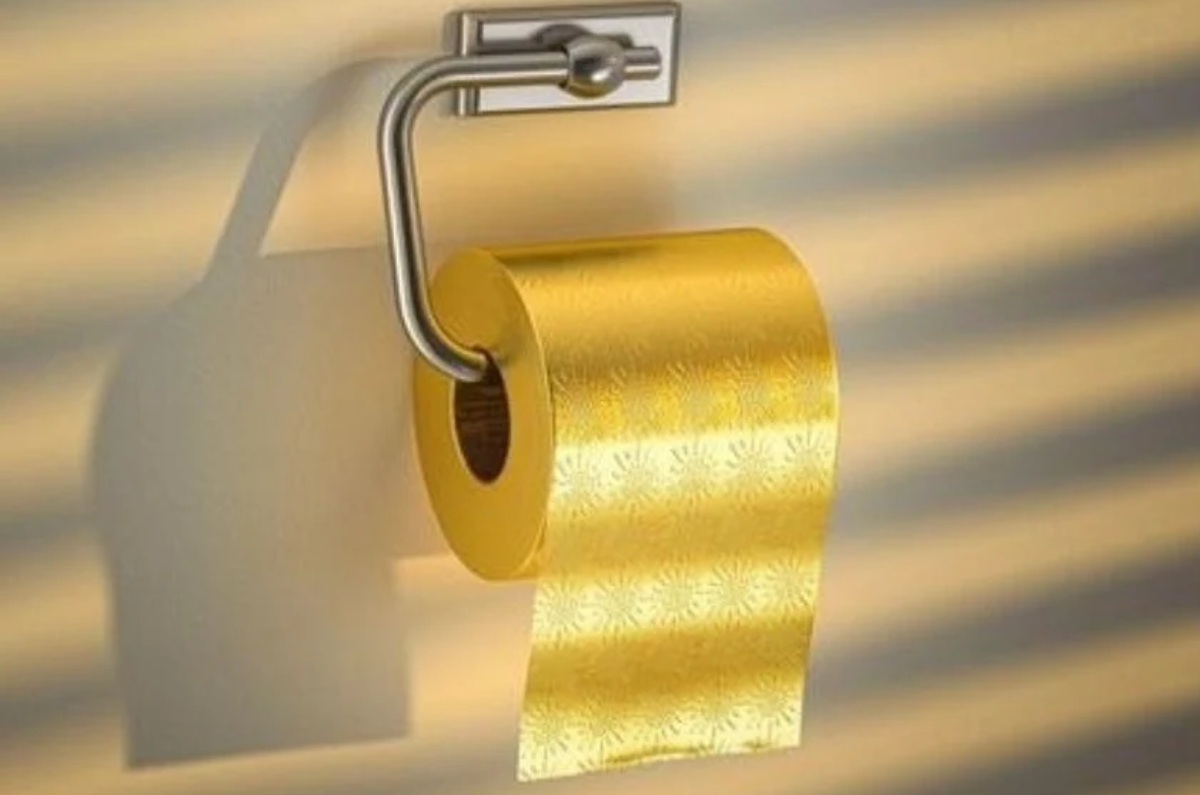 1. The Toilet Paper Man: oro en cada hoja