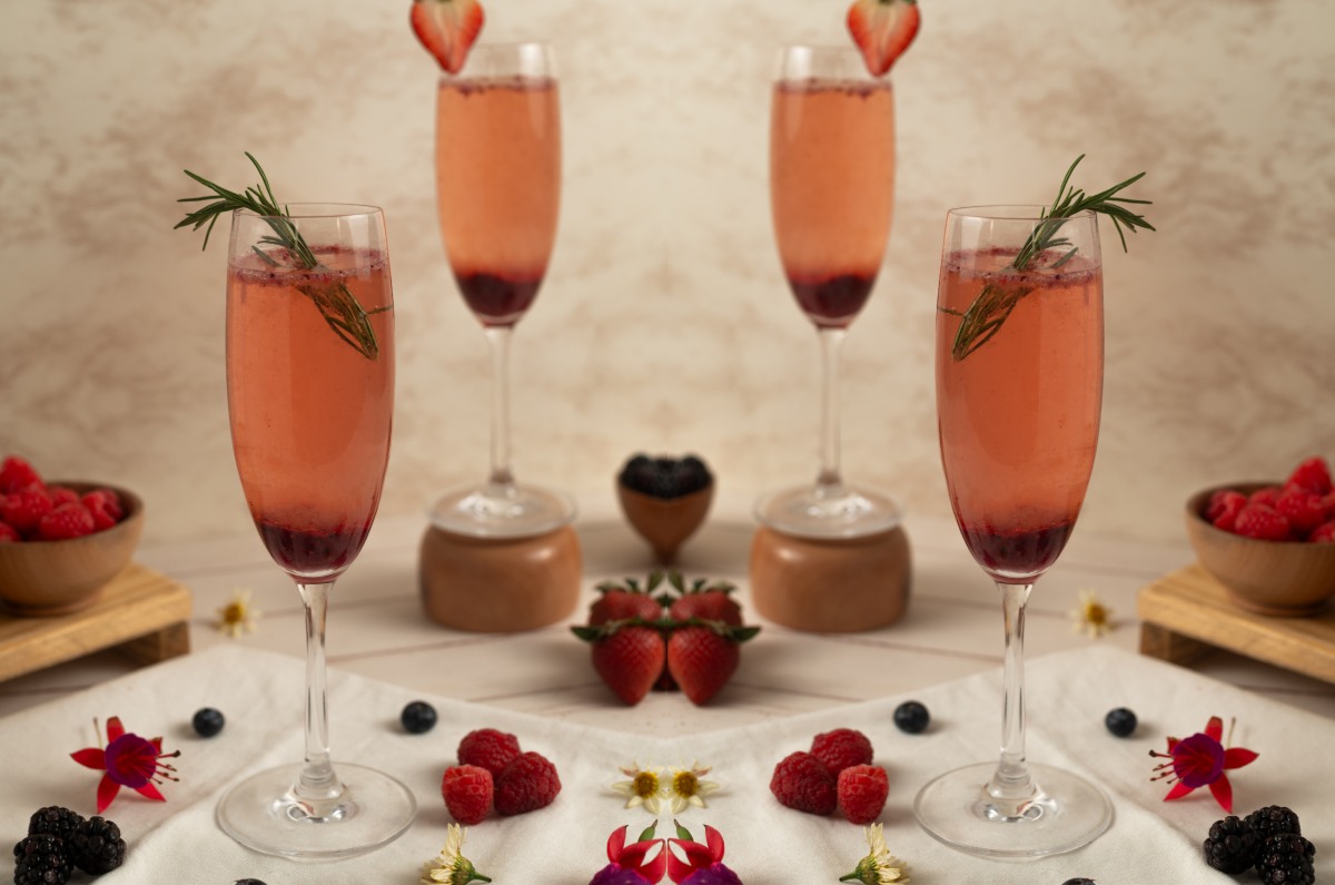 Cómo hacer mimosas de frutos rojos, receta fácil y refrescante