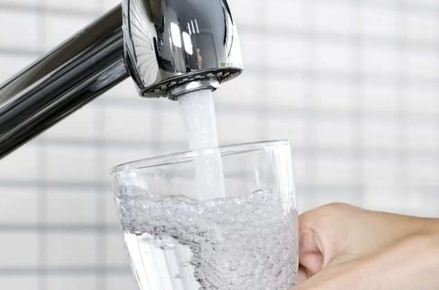 Estos son los 2 filtros de agua que sí eliminan bacterias, según Profeco