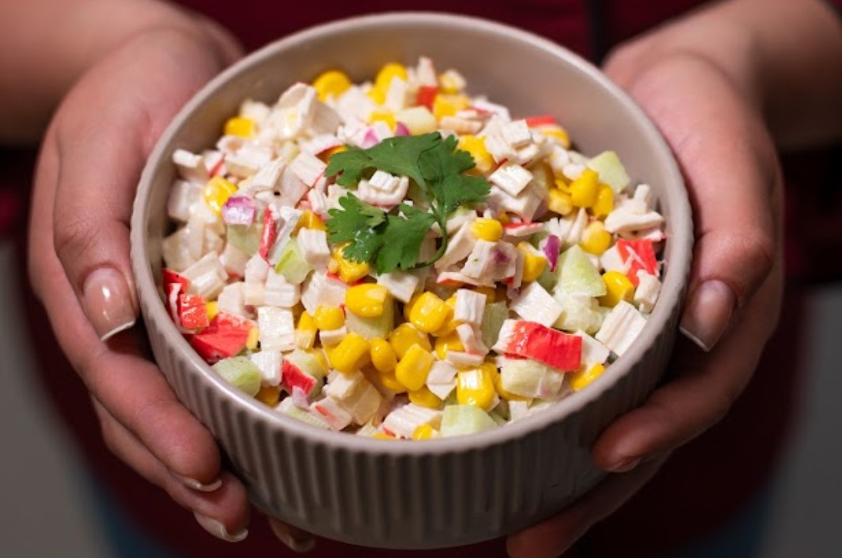 Receta de ensalada de surimi, la preparas en 5 minutos
