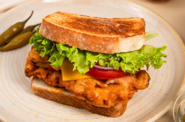 Sándwich con Pollo Crispy, receta casera y práctica