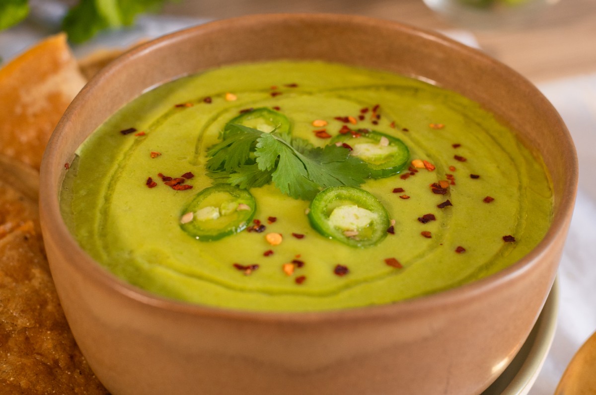Sopa de aguacate, refrescante y muy fácil de hacer