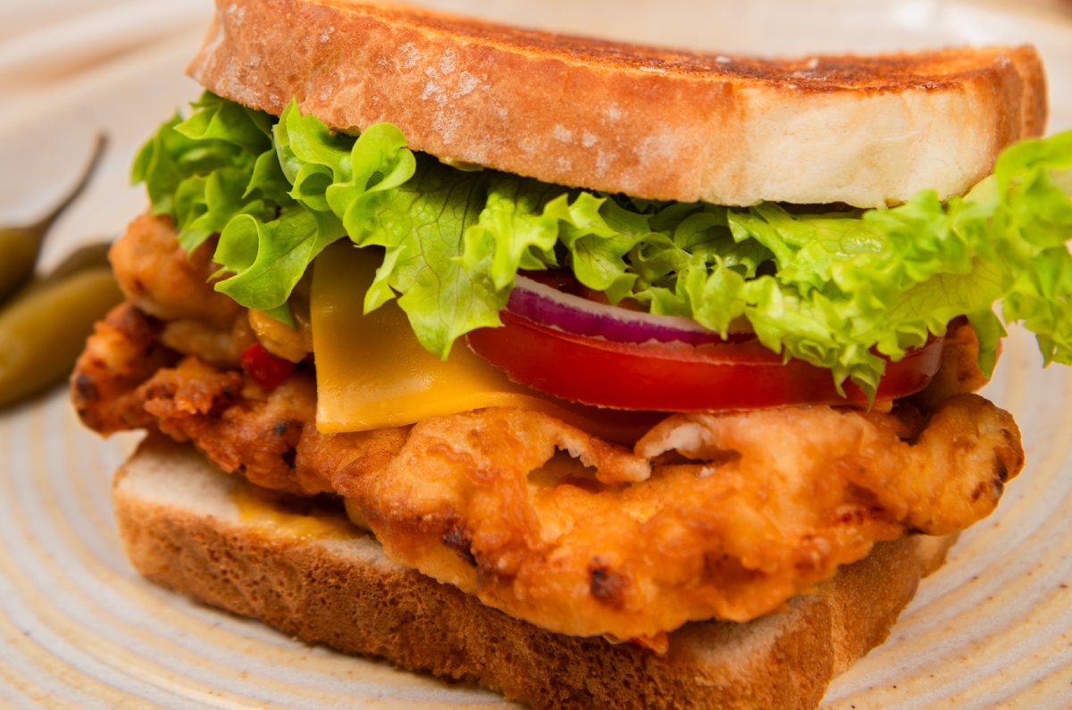 Sándwich con Pollo Crispy, receta casera y práctica
