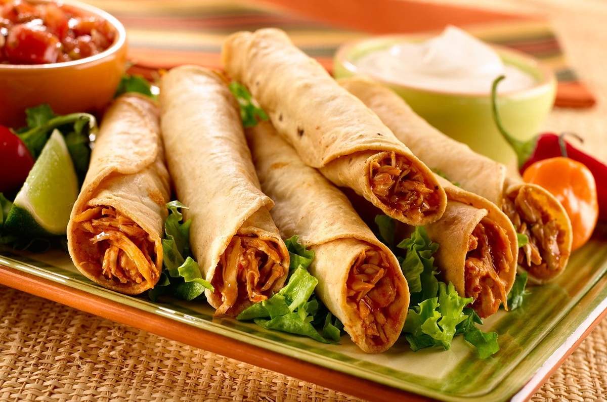 Tacos dorados de carne