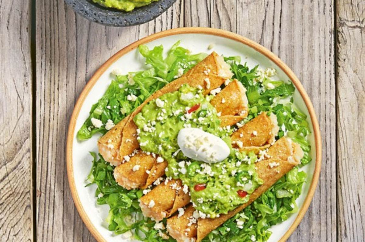 Receta de tacos dorados de papa con salsa verde