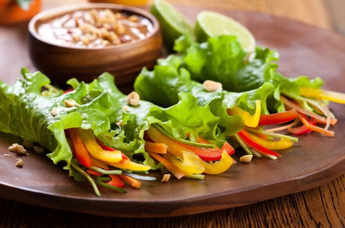 Taquitos de lechuga con atún