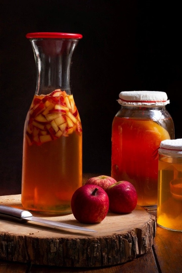 beneficios de tomar agua tibia con vinagre de manzana