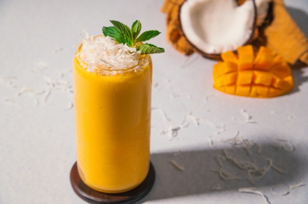 Receta de agua de mango con coco, dulce pero súper refrescante