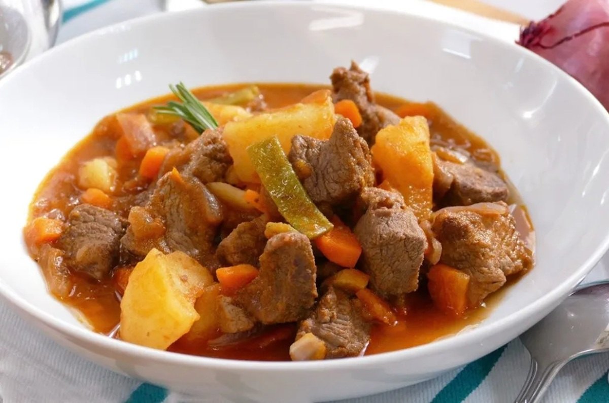 Asado de carne de res y verduras