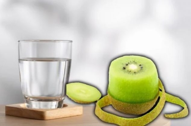 Poner cáscara de kiwi en un vaso de agua: por qué se recomienda y para qué sirve